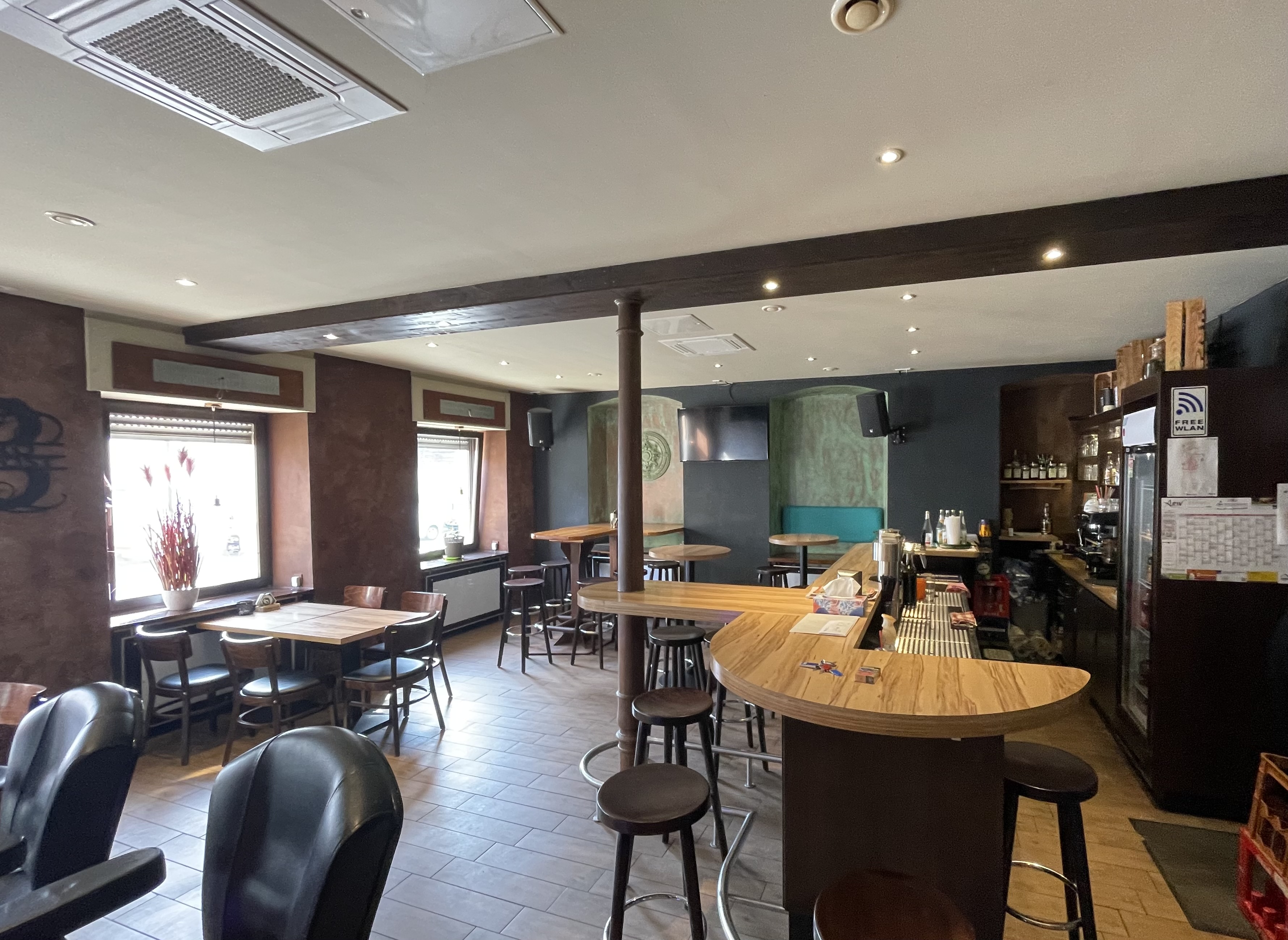 Gastraum und Theke
